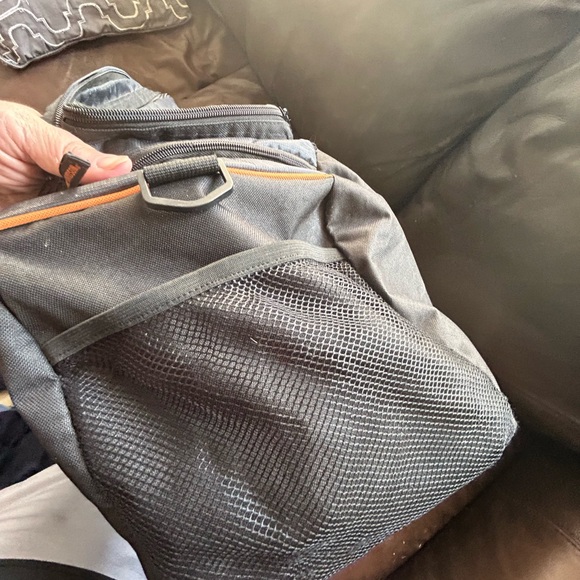 Harley Davidson duffel bag. Great shape - Picture 4 of 9